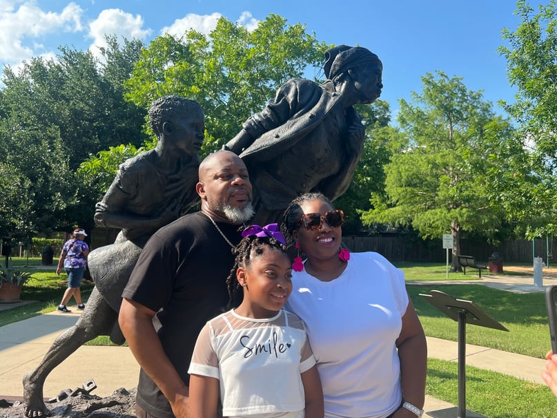 Family in front of Harriet Tubman statue